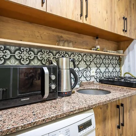 Secret Garden - Basement Apartment Istanbul